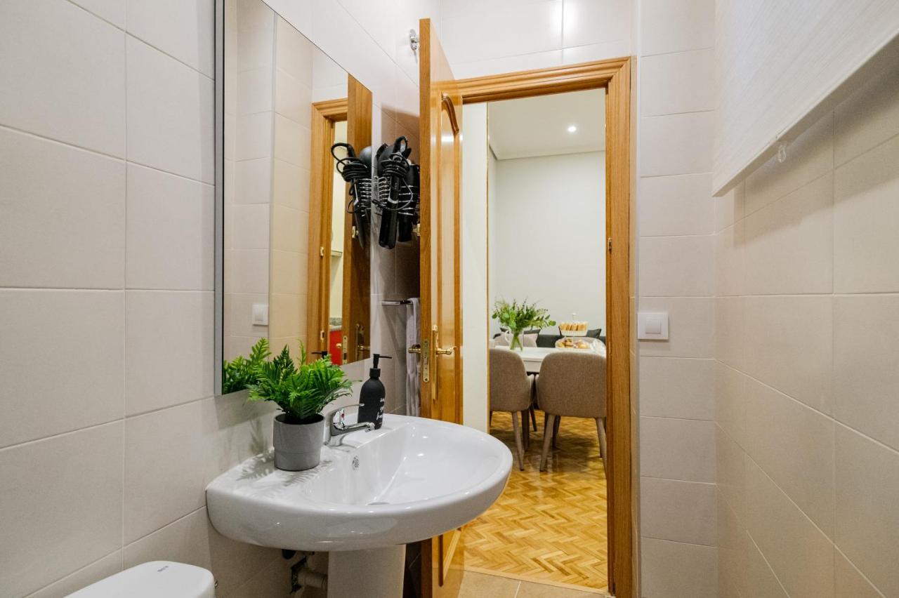 Apartamento Centrico Con 3 Banos En Puerta Del Sol Y Atocha Madri